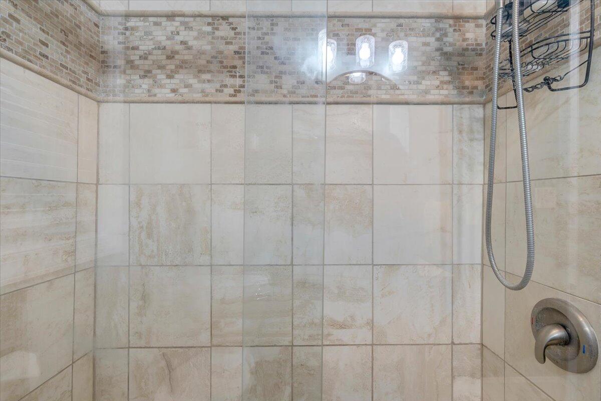 4515 Yellow Mountain Road Roanoke, VA 24014 - Photo 28 of 52 a bathroom with a shower