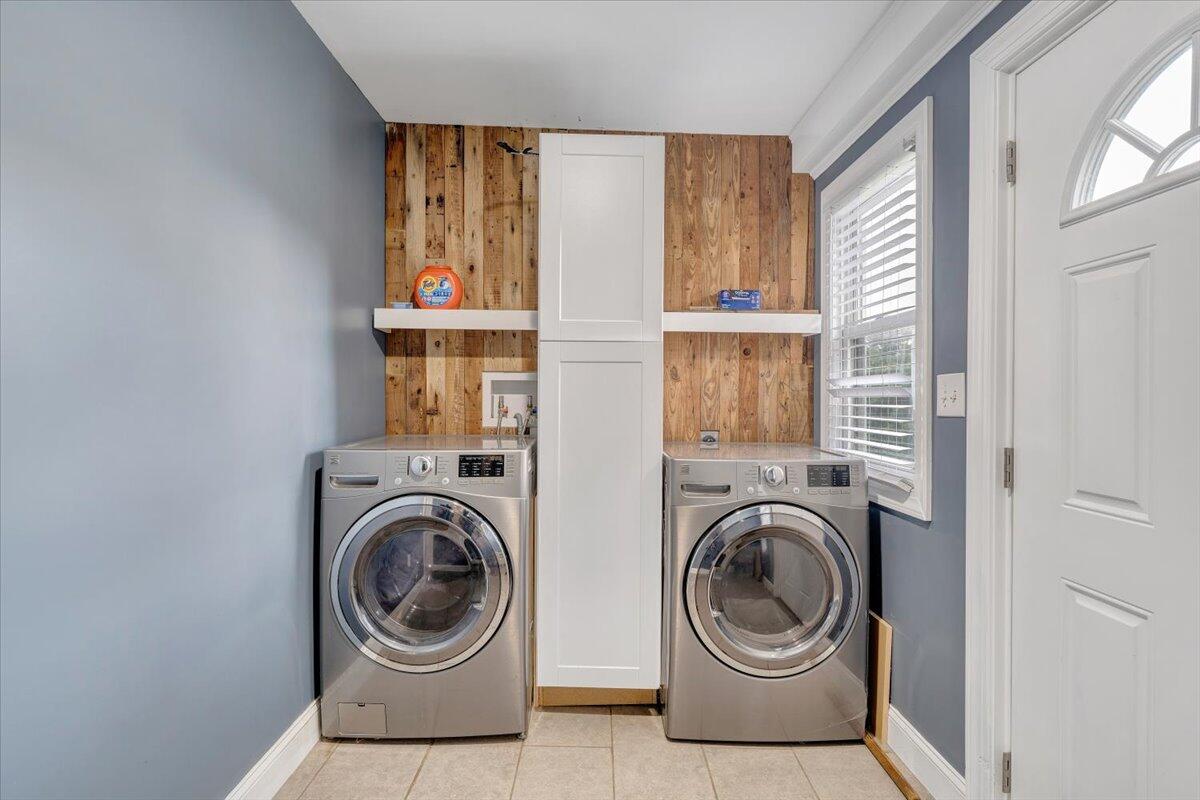 4515 Yellow Mountain Road Roanoke, VA 24014 - Photo 32 of 52 a view of a bedroom with washer and dryer