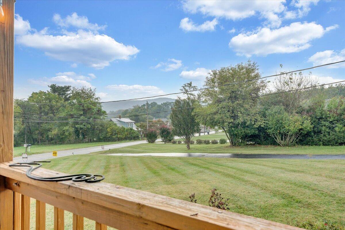 4515 Yellow Mountain Road Roanoke, VA 24014 - Photo 37 of 52 a view of a park