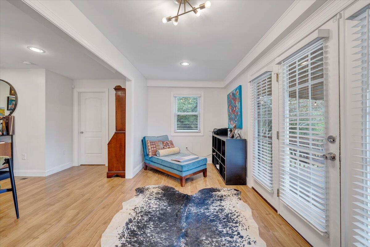 4515 Yellow Mountain Road Roanoke, VA 24014 - Photo 4 of 52 a living room with furniture and a rug