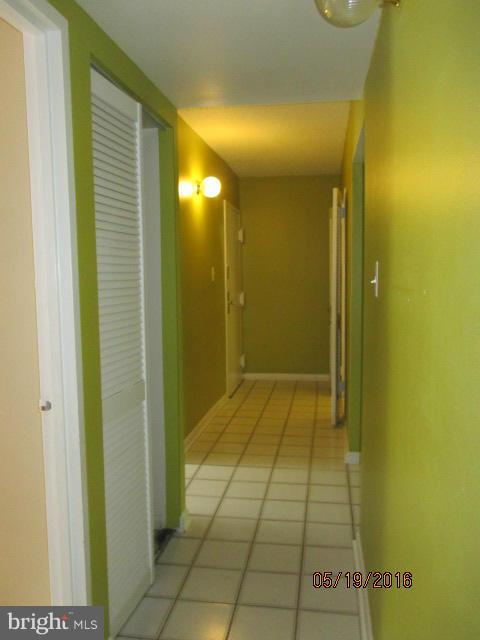 11605 Stoneview Square, Unit 12C Reston, VA 20191 - Photo 2 of 24 Foyer