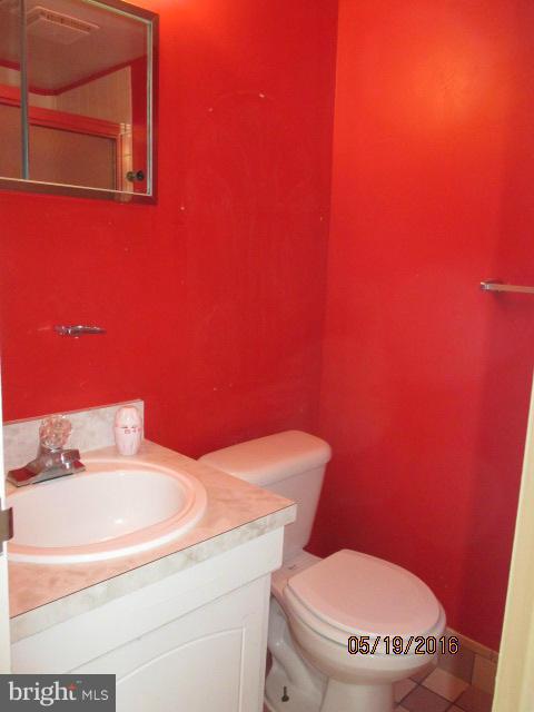 11605 Stoneview Square, Unit 12C Reston, VA 20191 - Photo 17 of 24 Bath (Master)