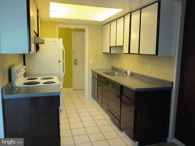 11605 Stoneview Square, Unit 12C Reston, VA 20191 - Photo 7 of 24 Kitchen