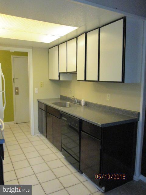 11605 Stoneview Square, Unit 12C Reston, VA 20191 - Photo 10 of 24 Kitchen