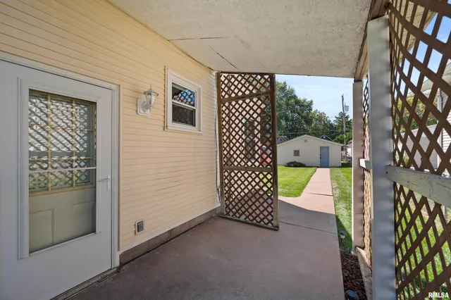 $144,900 | 2375 31st Street, Moline, IL 61265