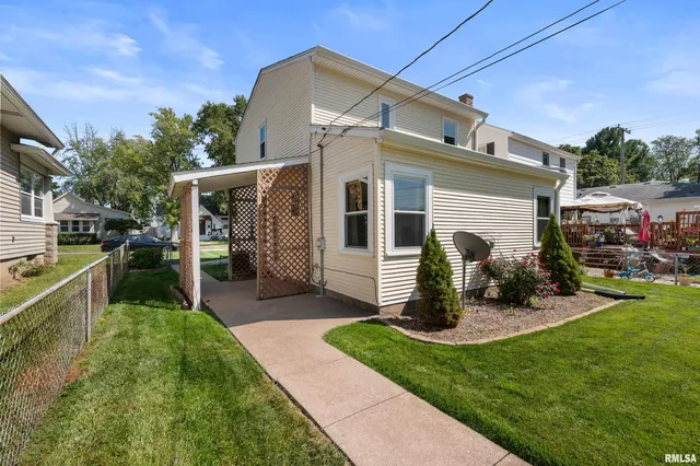 $144,900 | 2375 31st Street, Moline, IL 61265