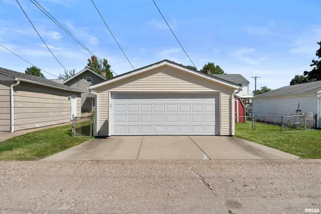$144,900 | 2375 31st Street, Moline, IL 61265