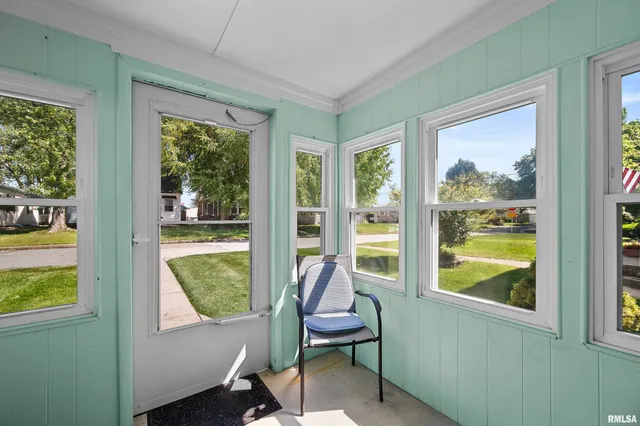 $144,900 | 2375 31st Street, Moline, IL 61265