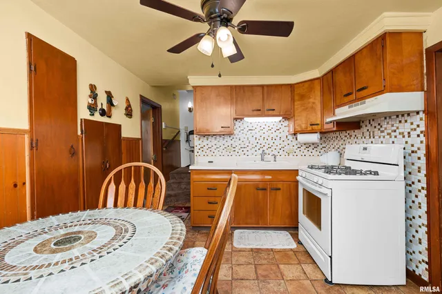 $144,900 | 2375 31st Street, Moline, IL 61265