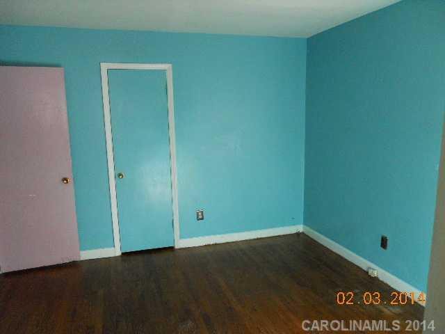 4626 Hidden Valley Road Charlotte, NC 28213 - Photo 4 of 10 Gallery Image 4