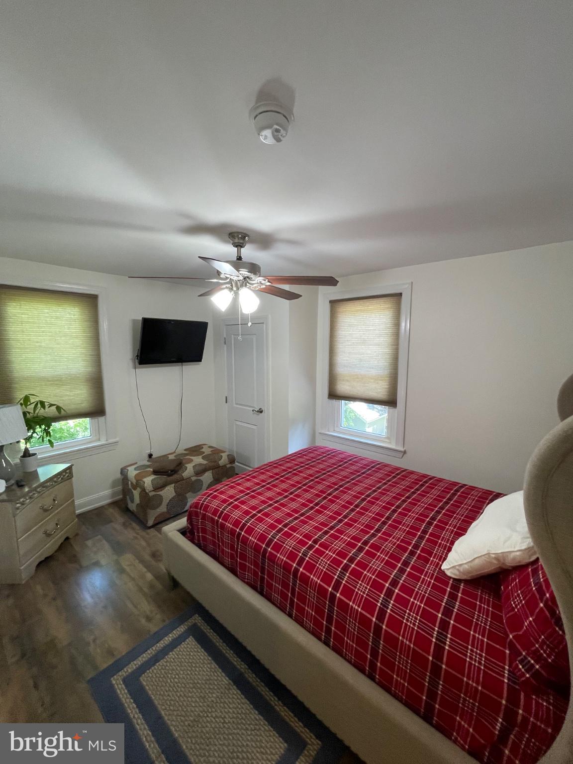 8129 Pine Road Philadelphia, PA 19111 - Photo 14 of 40 Cozy retreat with natural light.
