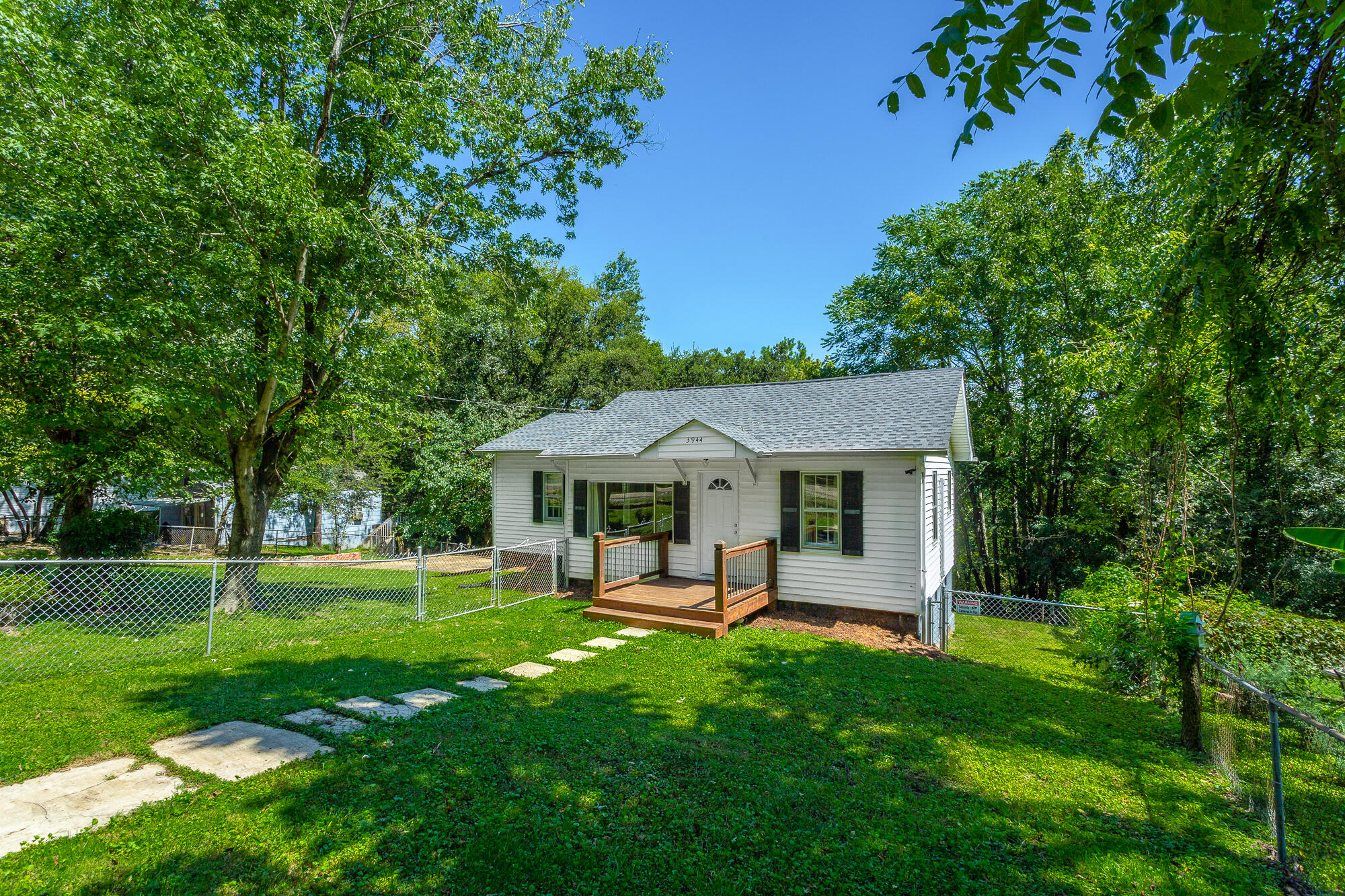 3944 Churchill Road Chattanooga, TN 37406 - Photo 4 of 23 3944 Churchill Rd. HD-67