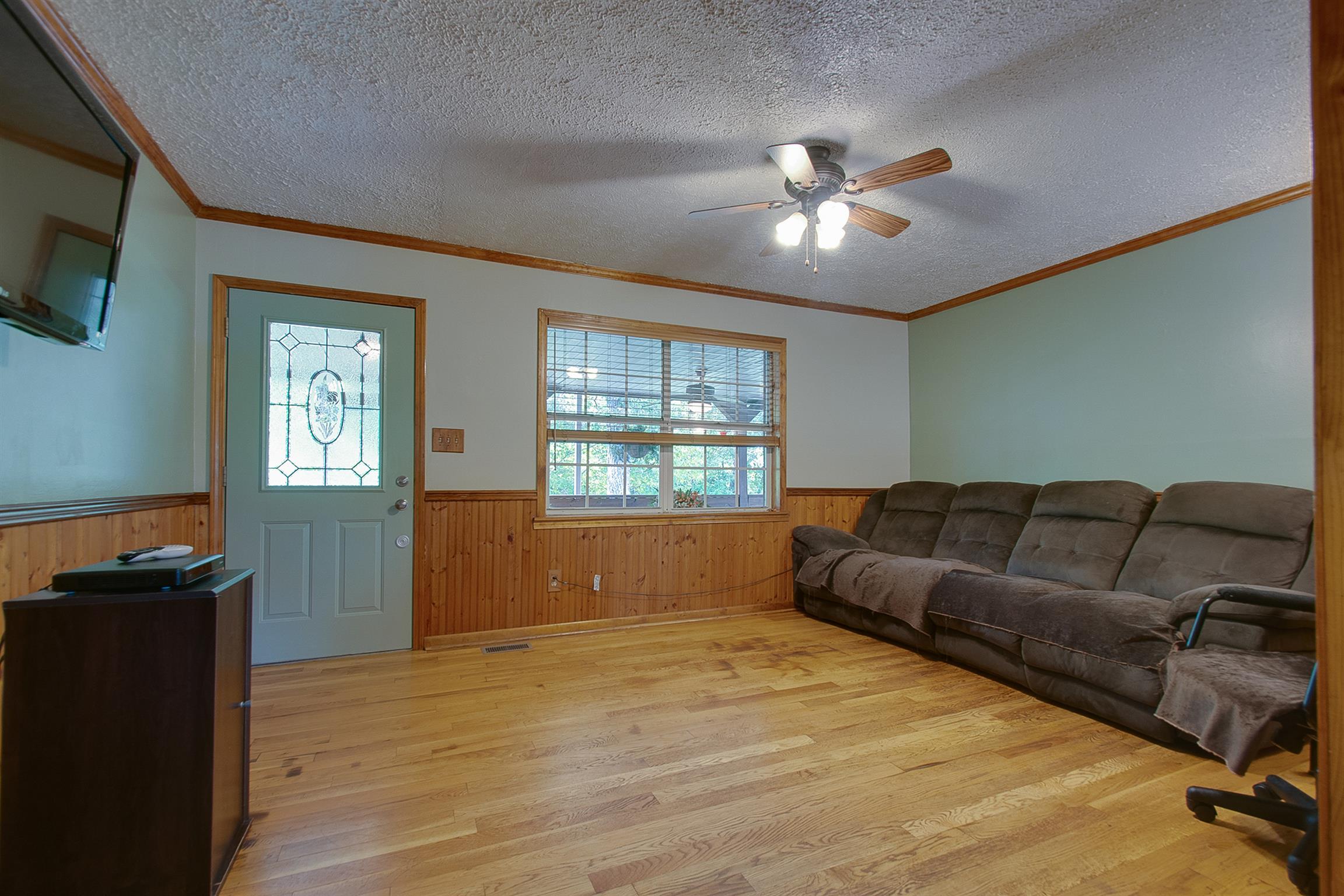 1830 Fortner Road Dickson, TN 37055 - Photo 5 of 23 Living room REALLY hardwood floors