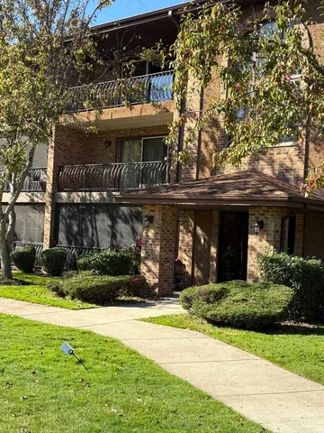 $269,900 | 11116 Heritage Drive, Unit 3B, Palos Hills, IL 60465