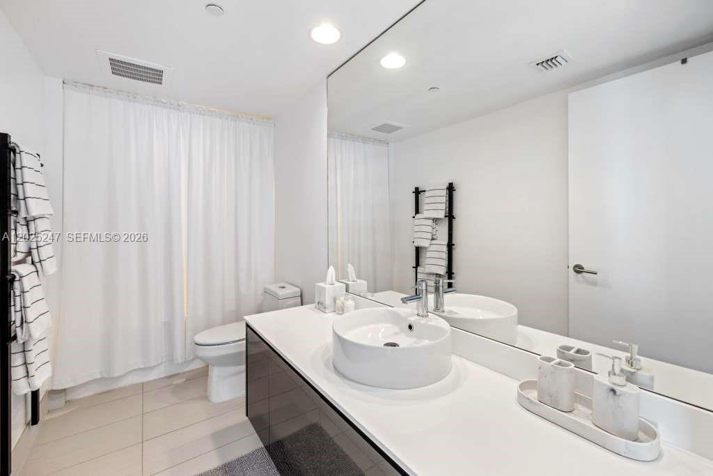31 Southeast 6th Street, Unit 2101 Miami, FL 33131 - Photo 8 of 12