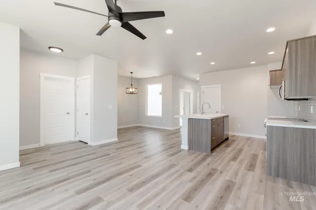 $393,990 | 3005 East Mossy Crk Drive, Kuna, ID 83634