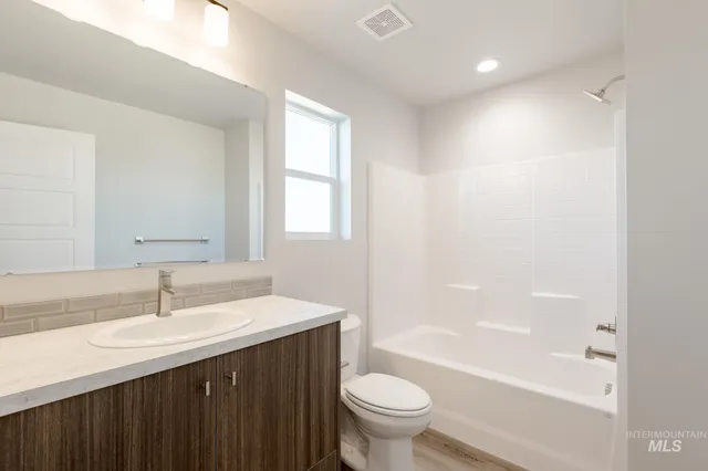 $393,990 | 3005 East Mossy Crk Drive, Kuna, ID 83634