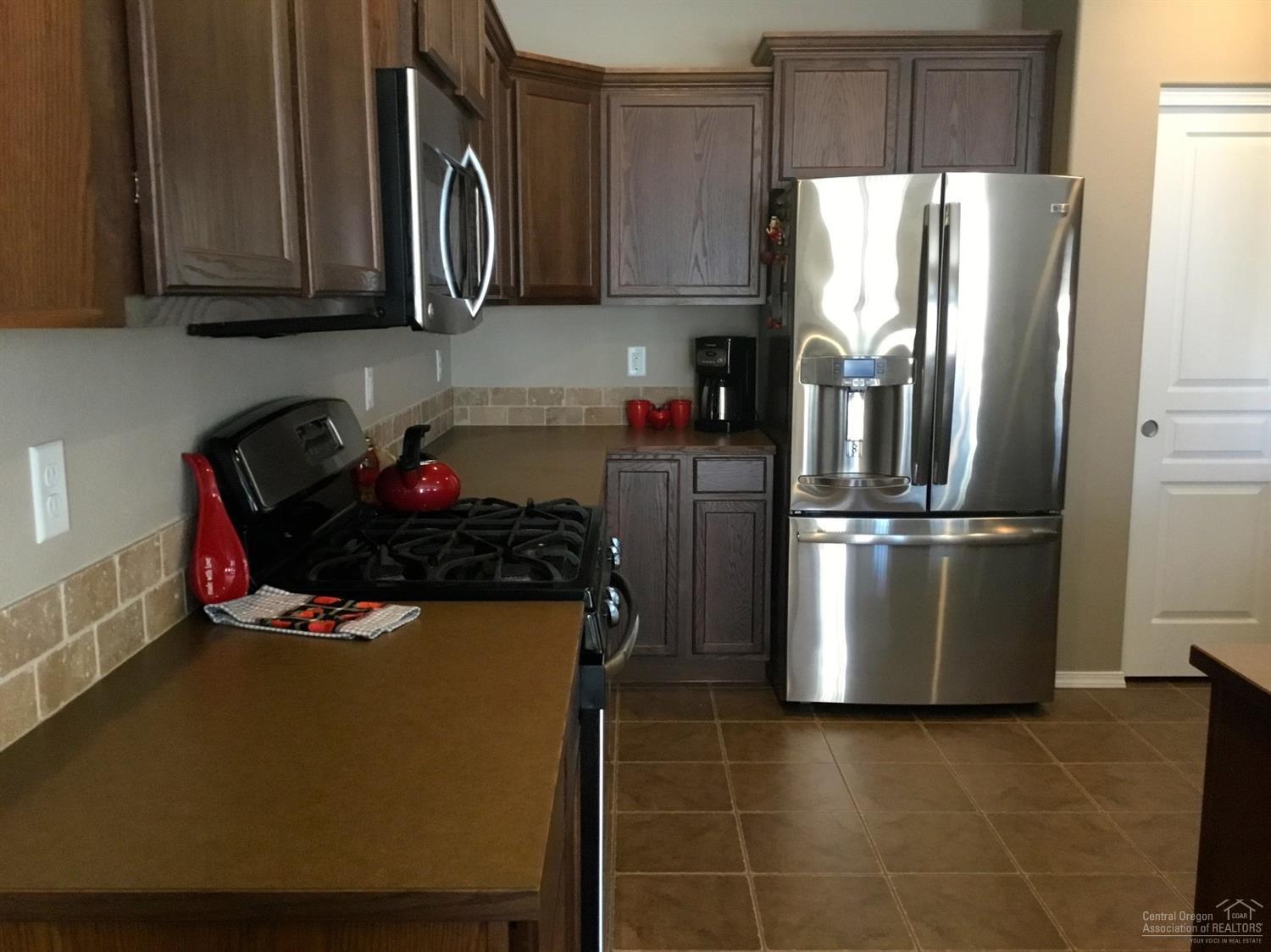 2823 Northeast Spring Water Place Bend, OR 97701 - Photo 10 of 23 Gallery Image 10