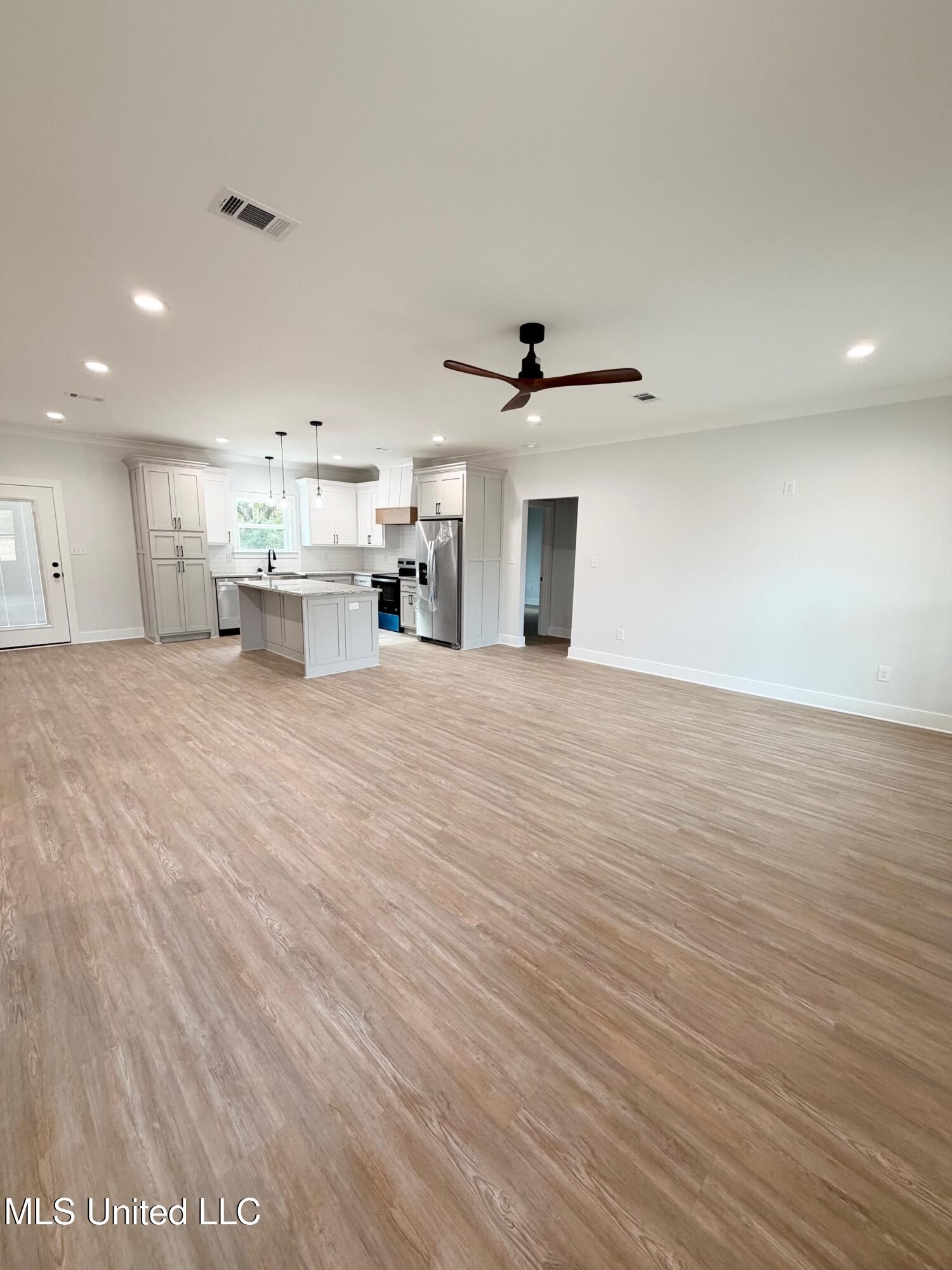 7258 Big Island Road Moss Point, MS 39562 - Photo 5 of 15 IMG_0359