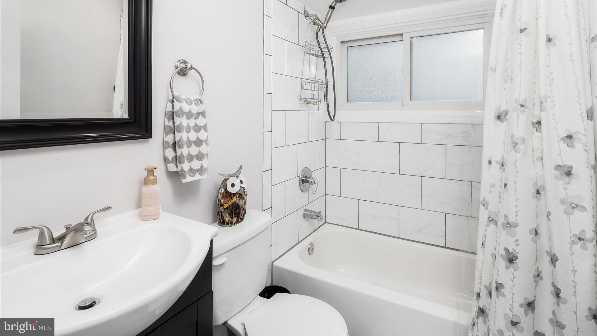 24 Misty Pine Road Levittown, PA 19056 - Photo 26 of 36 Bathroom #2 (Upstairs)
