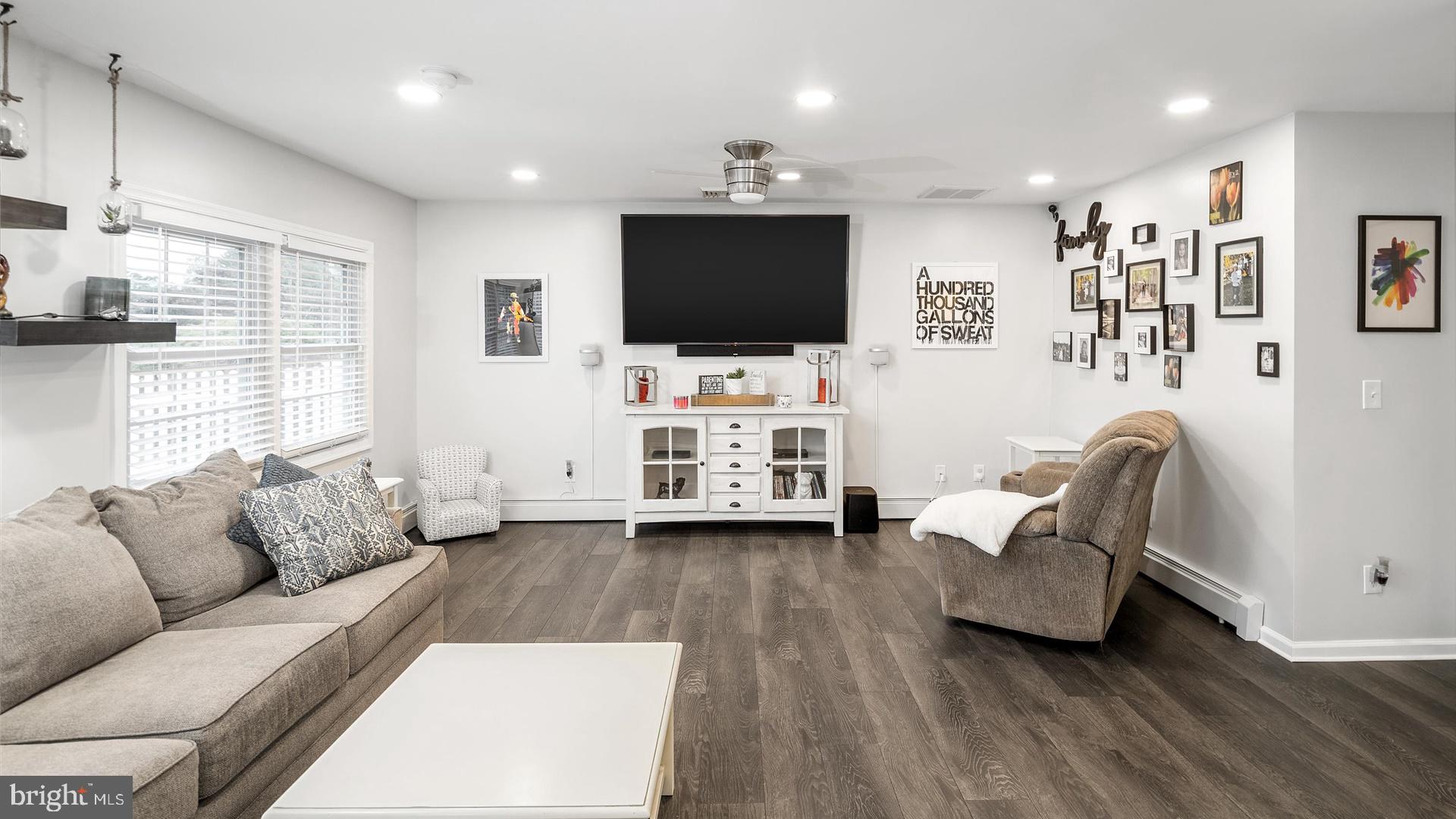 24 Misty Pine Road Levittown, PA 19056 - Photo 10 of 36 Living Room