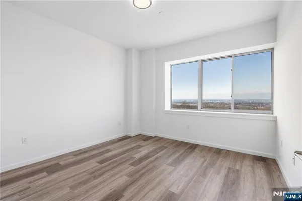 $3,500 | 2 Executive Drive, Unit 812, Fort Lee, NJ 07024