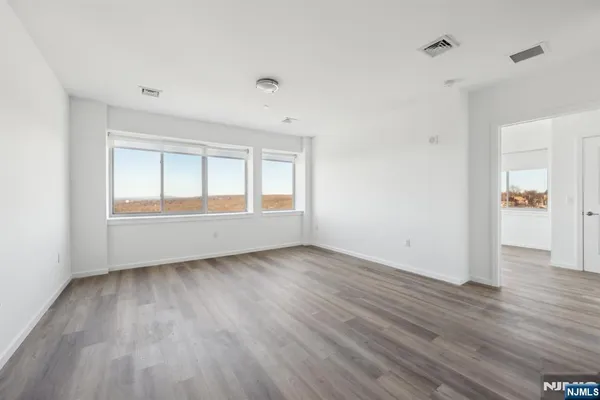 $3,500 | 2 Executive Drive, Unit 812, Fort Lee, NJ 07024