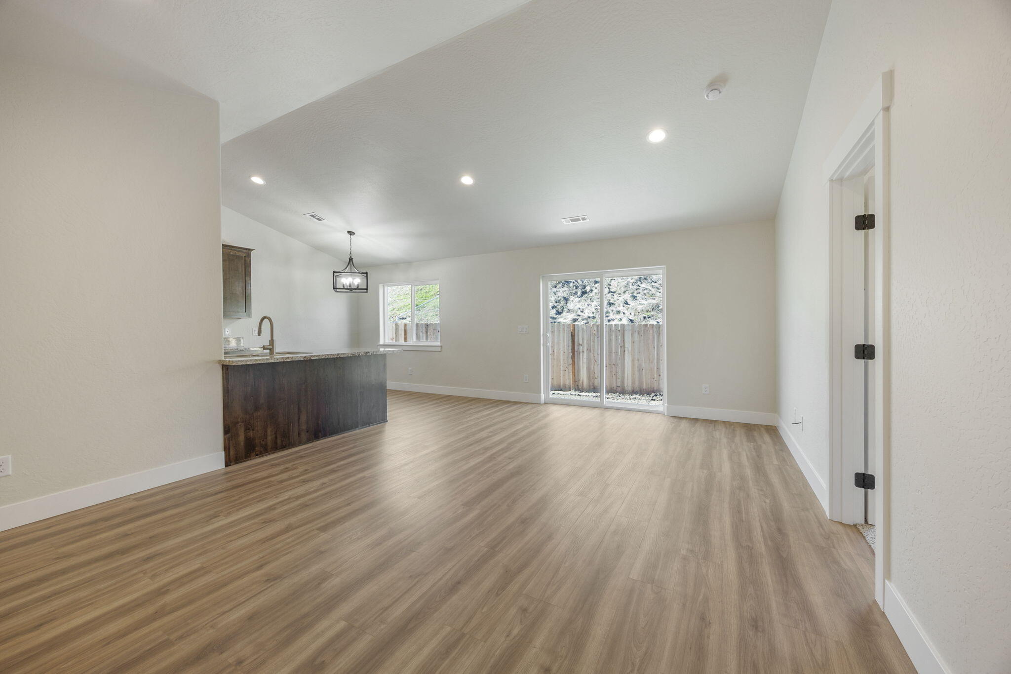 319 Christopher Way Talent, OR 97540 - Photo 14 of 35 ApxCW (14)