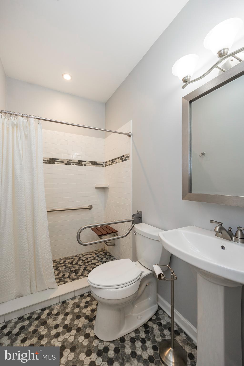 33 Ridge View Drive Coatesville, PA 19320 - Photo 11 of 39 Hall Bath