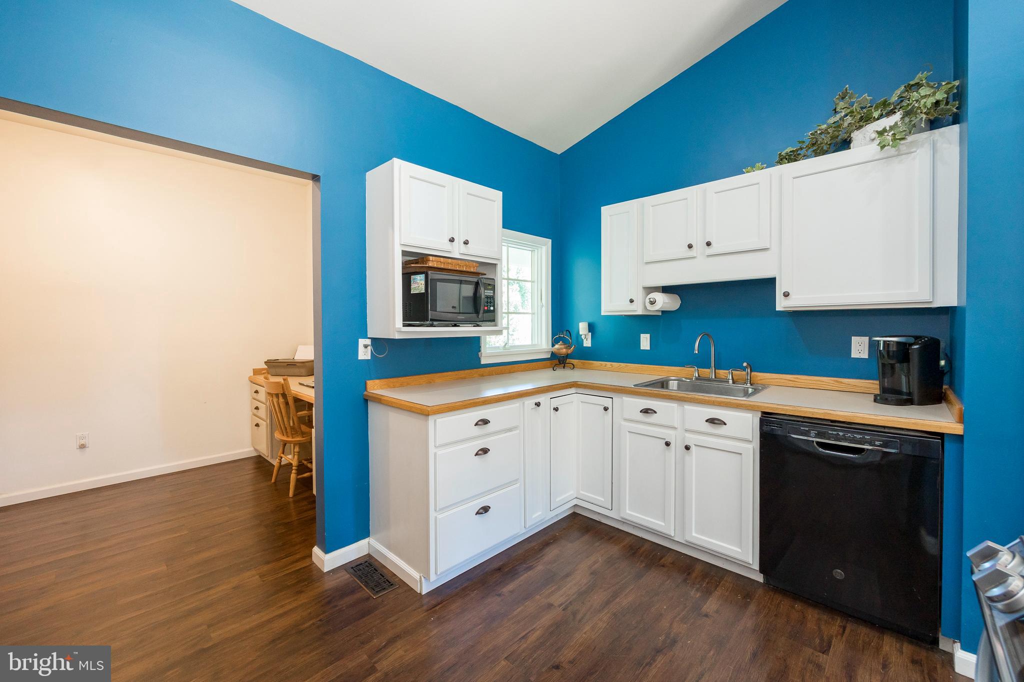 33 Ridge View Drive Coatesville, PA 19320 - Photo 3 of 39 Kitchen