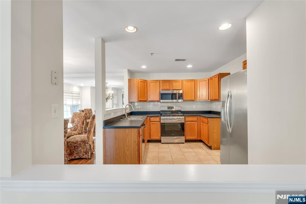 114 Ridge Drive Pompton Lakes, NJ 07442 - Photo 11 of 21