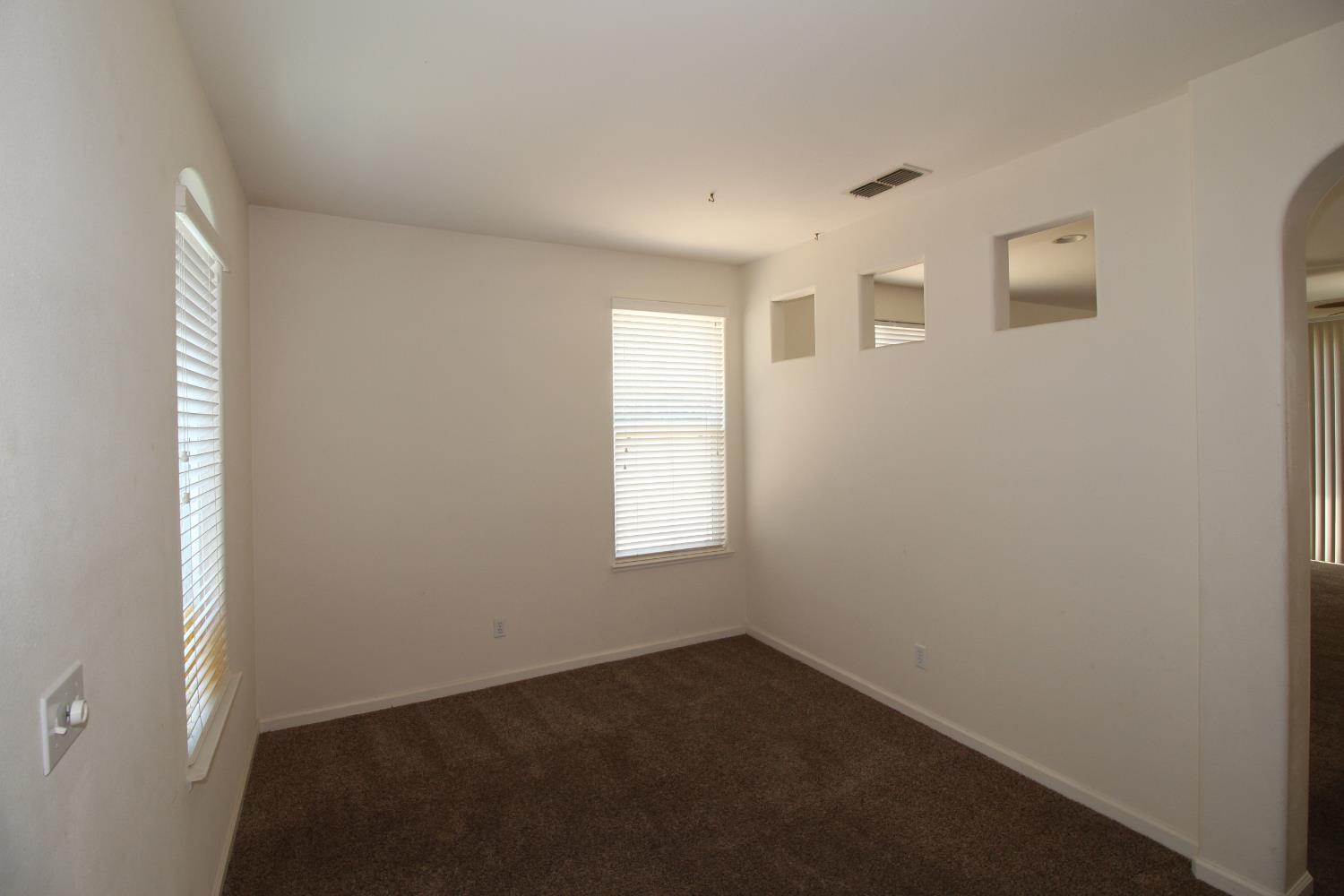 1014 Mango Avenue Madera, CA 93637 - Photo 5 of 19