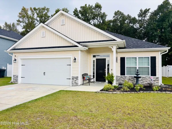 $2,400 | 713 Greenwich Place, Richlands, NC 28574