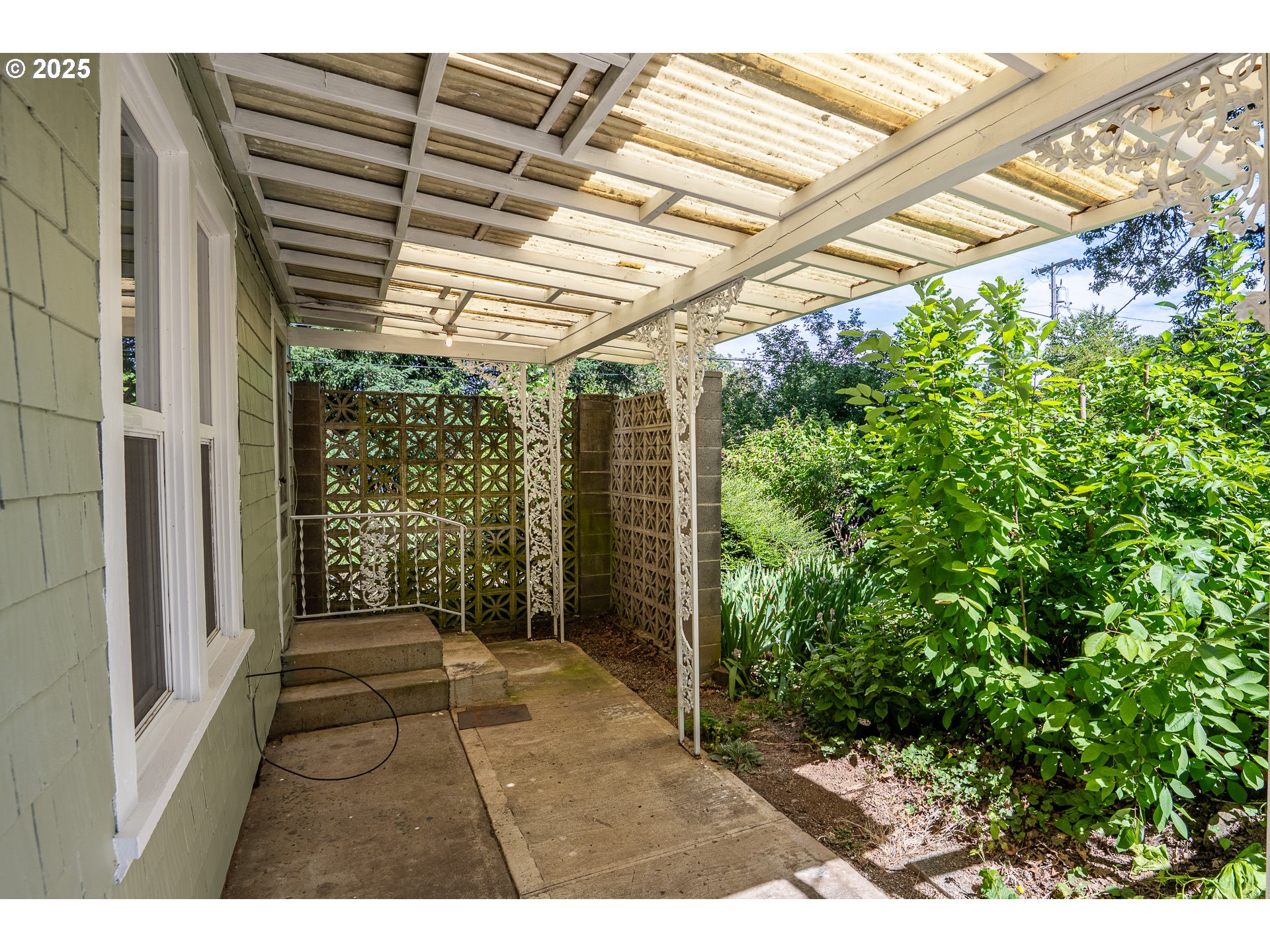 33680 Seavey Loop Road Eugene, OR 97405 - Photo 14 of 36 Gallery Image 14
