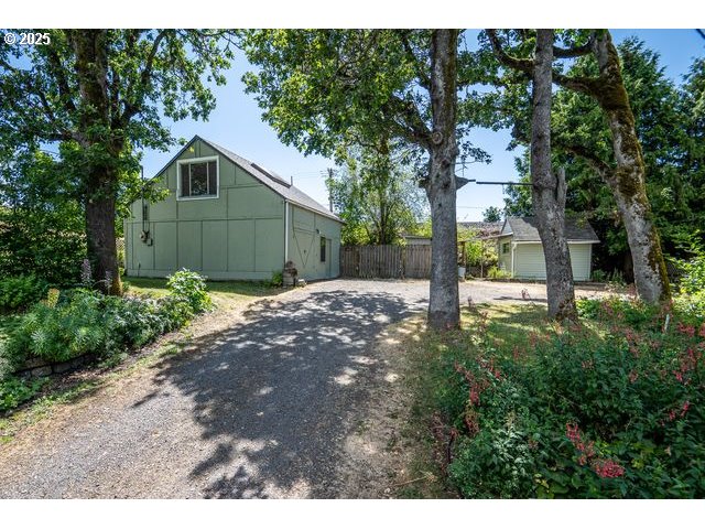 33680 Seavey Loop Road Eugene, OR 97405 - Photo 3 of 36 Gallery Image 3