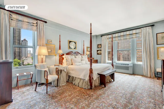 a view of an entryway with a livingroom