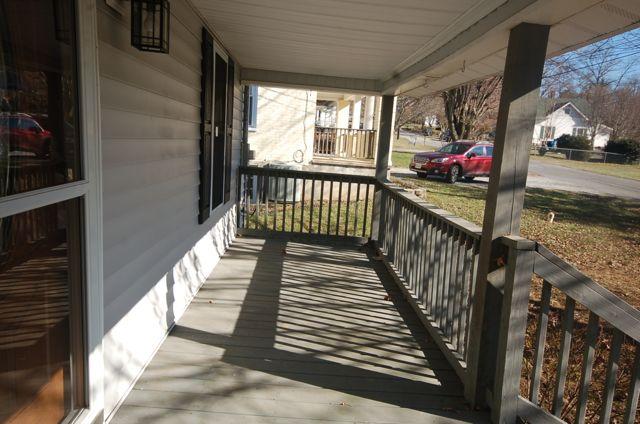 1336 Thomason Road Southeast Roanoke, VA 24014 - Photo 2 of 19 FRONT PORCH