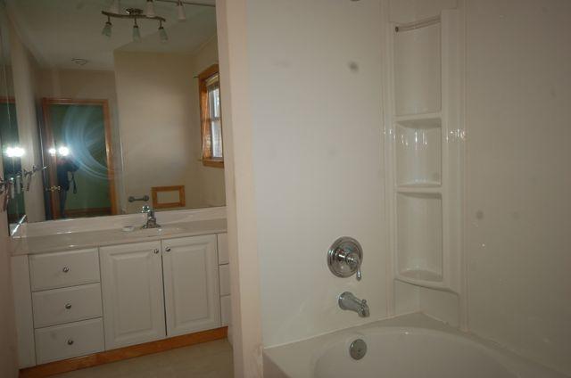 1336 Thomason Road Southeast Roanoke, VA 24014 - Photo 5 of 19 MASTER BATHROOM