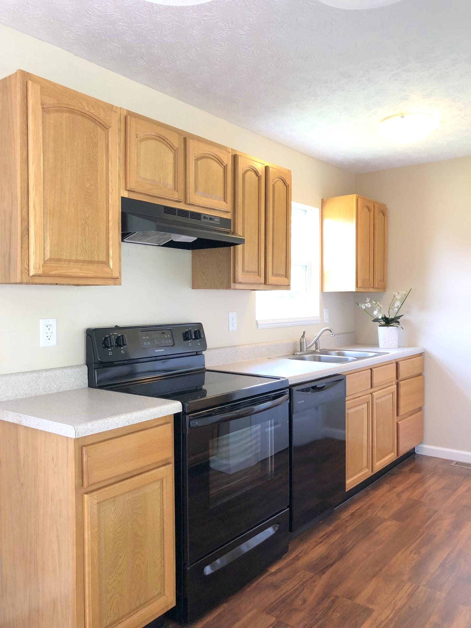 2005 Loop Road La Follette, TN 37766 - Photo 6 of 19 Kitchen