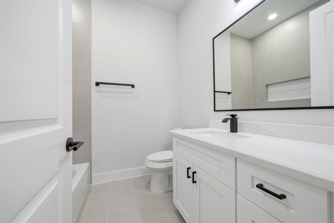 328 Janisch Road, Unit D Houston, TX 77018 - Photo 20 of 37 a bathroom with a sink a toilet and shower