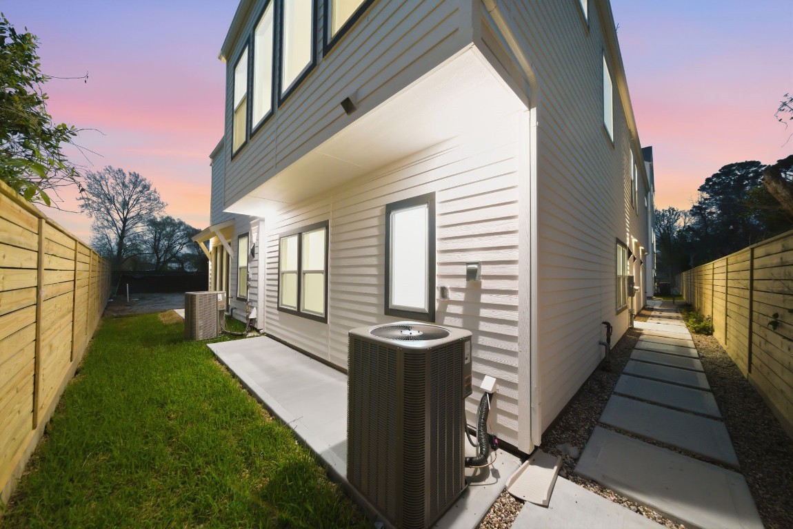 328 Janisch Road, Unit D Houston, TX 77018 - Photo 33 of 37 a view of a house with backyard and porch