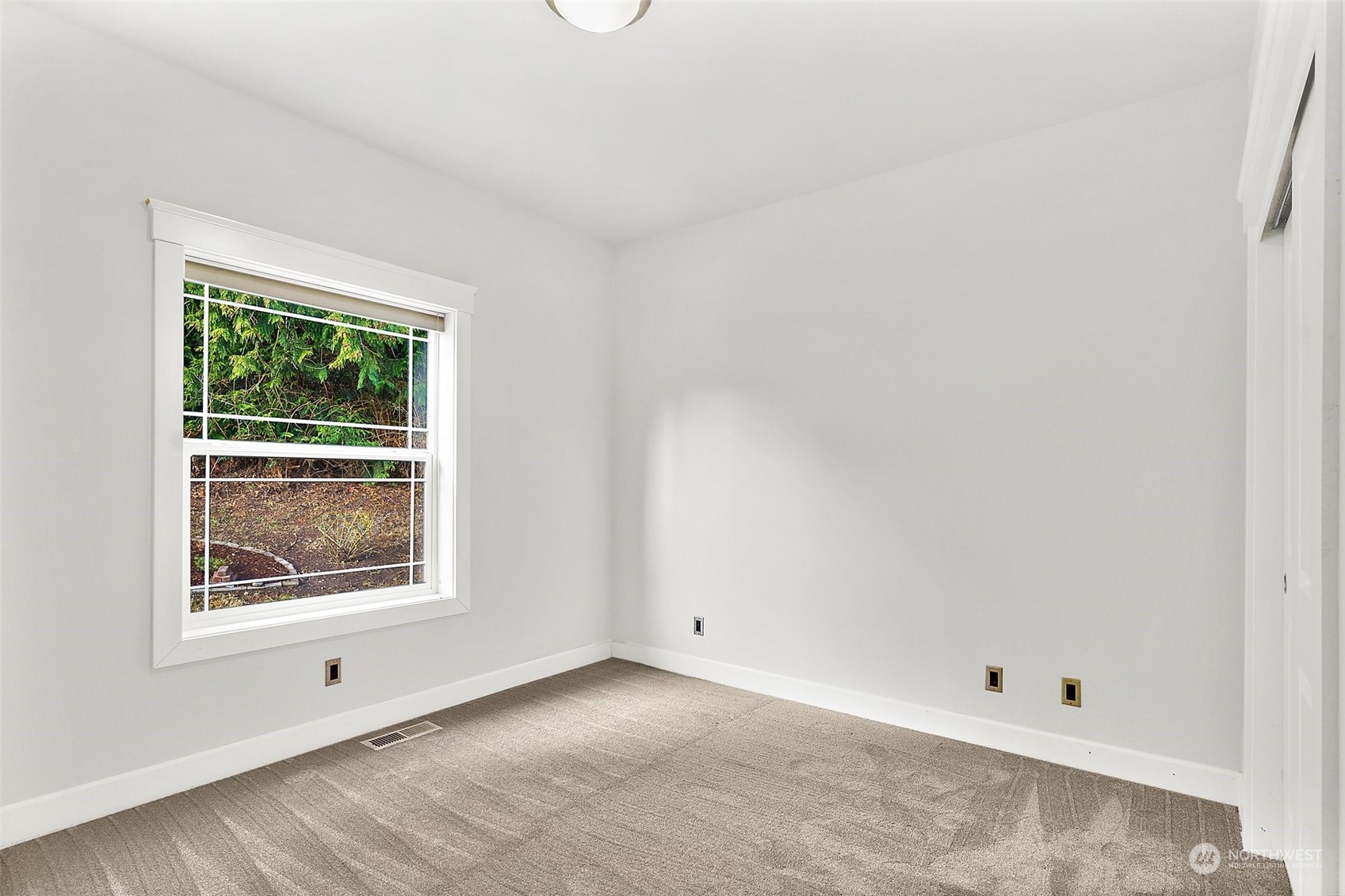 2772 Locker Road Southeast Port Orchard, WA 98366 - Photo 11 of 40 Gallery Image 11