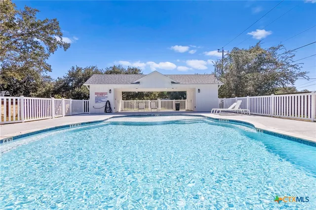 $469,000 | 132 Breezeway Drive, Rockport, TX 78382