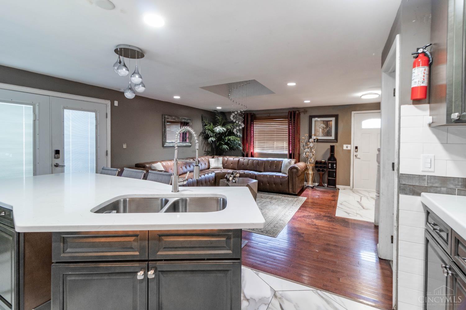 10283 Springlen Court Cincinnati, OH 45251 - Photo 7 of 31