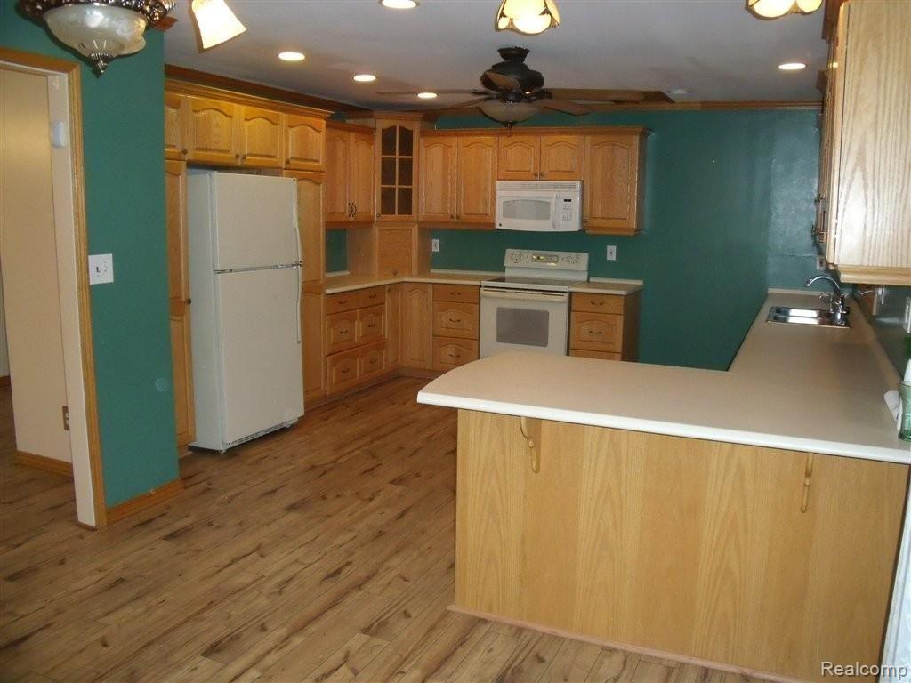 2684 West Newburg Road Carleton, MI 48117 - Photo 7 of 22 7 kitch 4.JPG