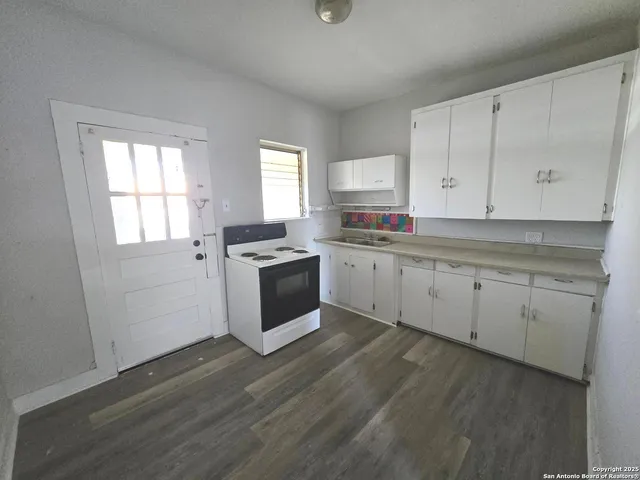 $750 | 15164 Oak Street, Lytle, TX 78052