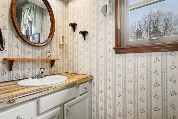 $575,000 | 7337 East Sternberg Road, Nunica, MI 49448