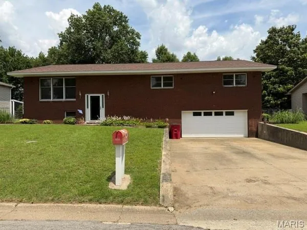 $275,000 | 858 Cambridge Drive, Sikeston, MO 63801