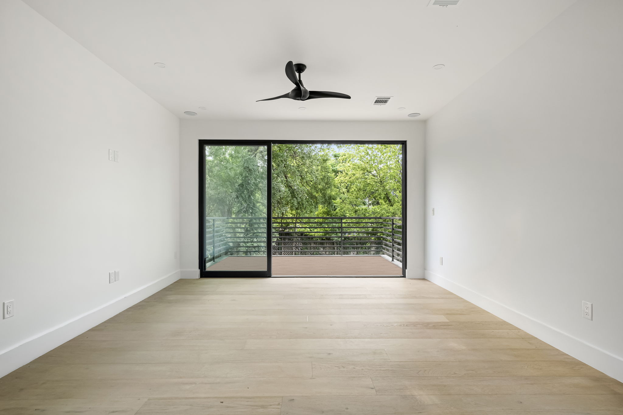 1102 Summit Street Austin, TX 78741 - Photo 25 of 32