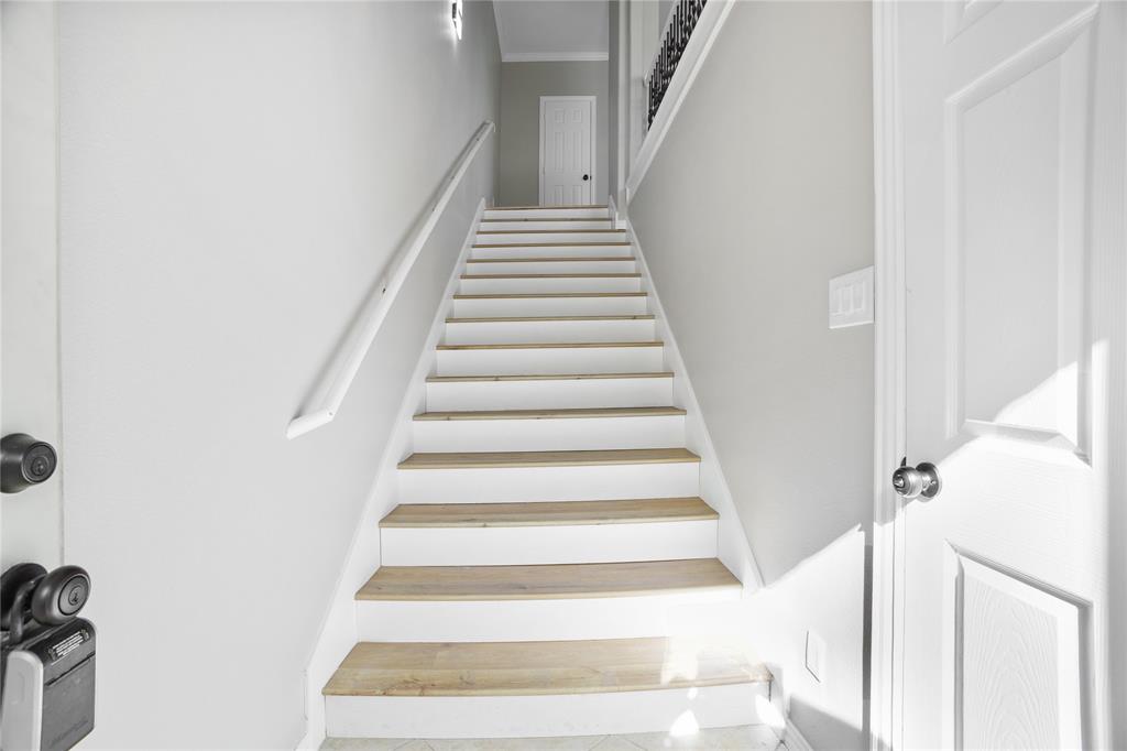 2700 Club Ridge Drive, Unit 2 Lewisville, TX 75067 - Photo 3 of 25 a view of entryway